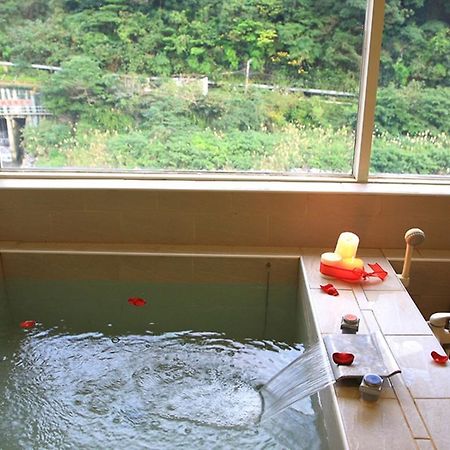 Апартаменты Yufuin Hot Spring Улай Экстерьер фото